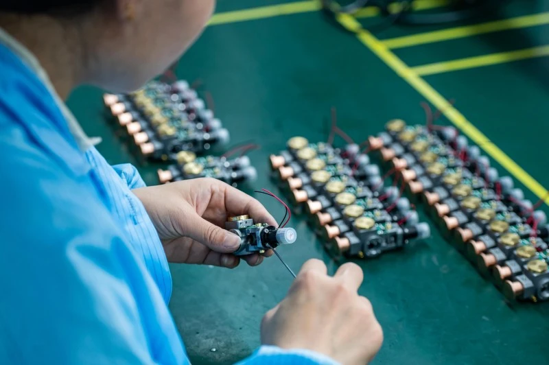 3 x 360° built-in lithium battery red laser level